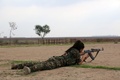 トルコ国境に近いシリアの町カタニヤで、ISと戦うシリア語系キリスト教徒の女性民兵組織、「二つの川の間の土地を守る女性防衛部隊」の訓練キャンプに参加するメンバーたち（2015年12月1日撮影）。(c)AFP/DELIL SOULEIMAN