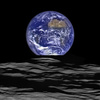 月軌道上から見た地球。米航空宇宙局（NASA）提供（2015年12月18日撮影、資料写真）。(c)AFP PHOTO / NASA/HANDOUT