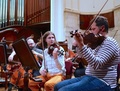 ポーランドのワルシャワ・フィルハーモニーホールで行われたキーウ交響楽団のリハーサルの様子（2022年4月19日撮影）。(c)JANEK SKARZYNSKI / AFP
