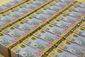 オーストラリア準備銀行（RBA、中央銀行）が公開した新デザインの5豪ドル紙幣（2016年4月12日公開）。(c)AFP/RESERVE BANK OF AUSTRALIA