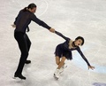 14-15フィギュアスケートグランプリ（GP）シリーズ開幕戦スケート・アメリカ（Skate America 2014）、ペア・フリースケーティング（FS）。演技に臨む川口悠子（Yuko Kawaguchi）/アレクサンドル・スミルノフ（Alexander Smirnov）組（2014年10月26日撮影）。(c)AFP/Getty Images/Jonathan Daniel