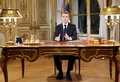 フランス首都パリにある大統領府でテレビ演説を行うエマニュエル・マクロン大統領（2018年12月10日撮影）。(c)LUDOVIC MARIN / POOL / AFP