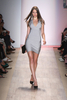 ニューヨーク市内で発表されたエルベ・レジェ バイ マックスアズリア（Herve Leger By Max Azria）の09年春夏コレクション（2008年9月7日撮影）。(c)AFP/Getty Images/Scott Gries
