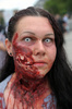 ドイツ中部フランクフルト・アムマイン（Frankfurt am Main）で7日、「ゾンビ・ウォーク（Zombie Walk）」が開催され、特殊メークでゾンビに扮（ふん）した参加者らが街に繰り出した。

写真は、特殊メークを施してゾンビに扮した参加者（2013年9月7日撮影）。(c)AFP/DPA/PETER STEFFEN