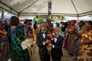 男らが「遺体持ち去った」 大統領選後の混乱続くタンザニアで医師が証言