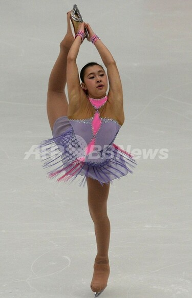 女子SPで4位の村上佳菜子の演技、中国杯 写真5枚 国際ニュース