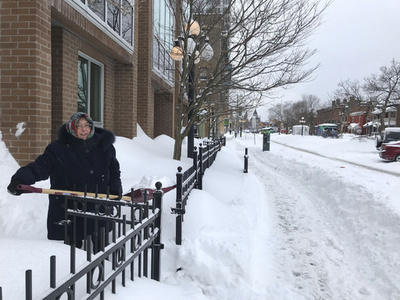 雪に数週間埋もれていた家から70代男性救出、カナダ首都