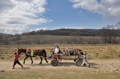 EU域内の子ども4人に1人が貧困の危機、EU統計局