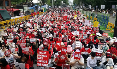 韓国議員に非難殺到 出産未経験の女性教授を「義務果たさず」と批判し