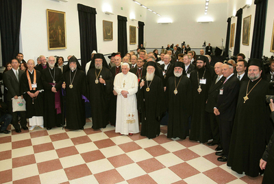 異宗教間サミット閉幕、「神の名による暴力は神への冒涜」と表明