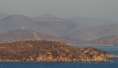 韓国、北朝鮮の27人を送還、4人は亡命へ