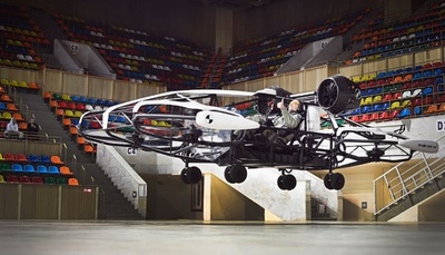 ロシアのホバーサーフ社、空飛ぶタクシーの試験飛行