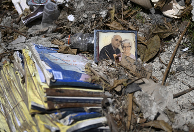 【今日の1枚】家族の肖像、ハリケーンの爪痕に残る
