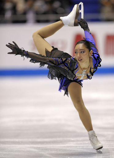 女子シングルSP、安藤が首位 鈴木は5位 金2位に フィギュアGPファイナル