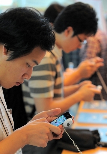 「バーチャル彼女」からビデオ電話が来る、韓国で人気のiPhoneアプリ