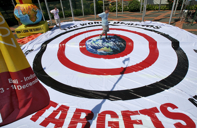 気候変動バリ会議、行程表を採択