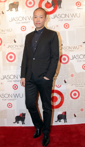 人気モデルとデザイナーがチャリティイベントに参加