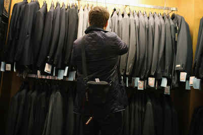 パリのオーダースーツ店、採寸は3D全身スキャナーで