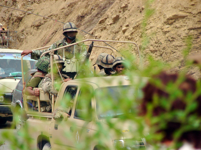 パキスタンの部族地域で戦闘、58人が死亡