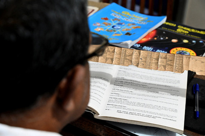 政府お抱え占星術師が分裂、新年の儀式めぐり スリランカ