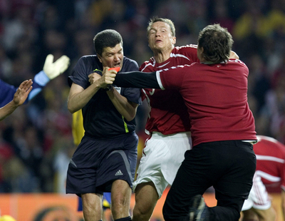 <サッカー 欧州選手権2008・予選>デンマーク対スウェーデンは途中で中止に