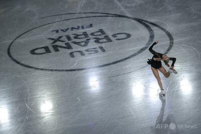 グレン、日本勢抑え女子SP首位発進 GPファイナル