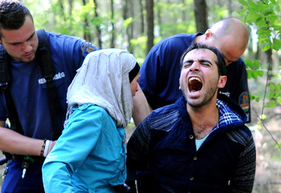 「シリアでは死に直面･･･有刺鉄線など怖くない」 ハンガリーに入る難民たち