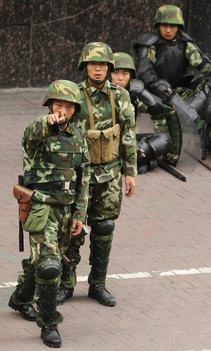 警察がウイグル人2人を射殺、暴動後のウルムチで