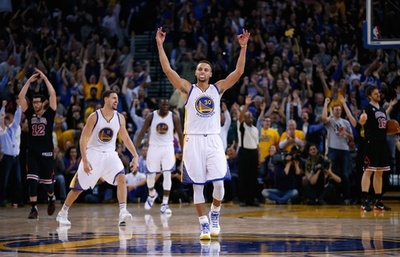 ウォリアーズがブルズに勝利、NBA記録まであと1勝