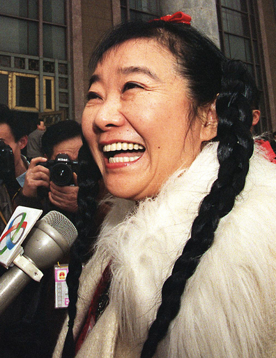 富豪女性の遺産訴訟、｢もらった250億円は愛の証｣と自称愛人