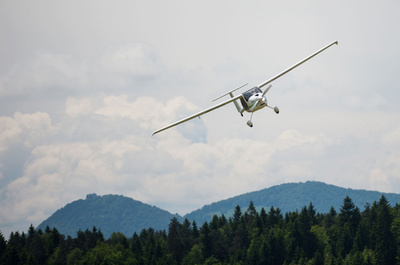 超軽量機で欧州・北米往復、北極上空で大気汚染度も計測 スロベニア冒険家