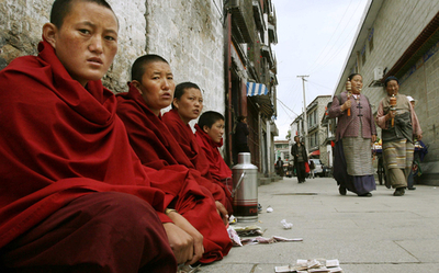 中国政府、チベット高僧の転生に事前申請を要求