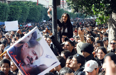 チュニジア、野党指導者が射殺される 各地で抗議デモ