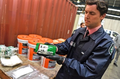 豪で過去最多の覚せい剤原料押収、末端価格で3200億円相当