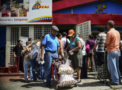 ハムを買う列に並んでいた18歳妊婦が撃たれて死亡、ベネズエラ