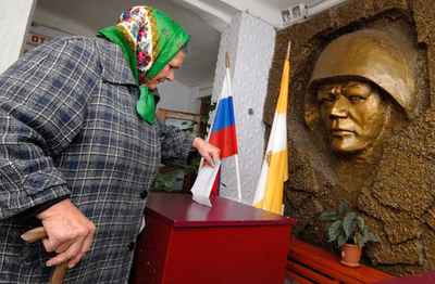 ロシア大統領選、各地で選挙違反報告、宝くじ配布も