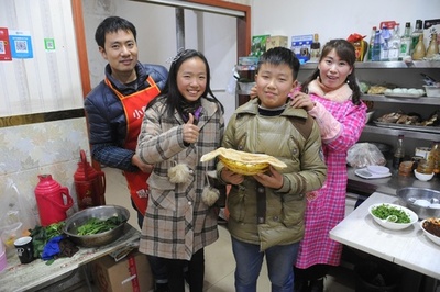 すでに名人、父親の店で焼餅（シャオビン）焼く12歳少年が大人気 安徽省