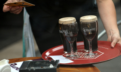 アルコール飲料にがんのリスク警告を義務付け アイルランドで新法成立