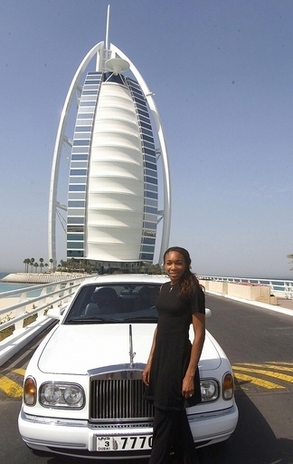 石油大国ドバイ、「車のナンバープレート」競売も超破格