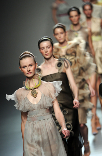 スペインデザイナーが集合、12年春夏シベレス・マドリード・ファッションウィーク