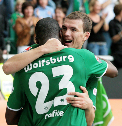 ボルフスブルク ジェコのハットトリックで首位を堅守