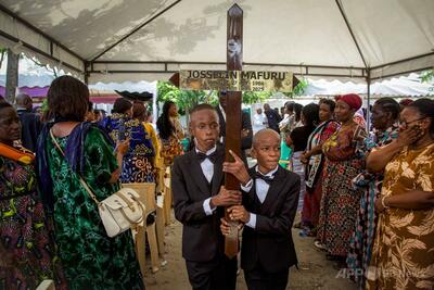 男らが「遺体持ち去った」 大統領選後の混乱続くタンザニアで医師が証言