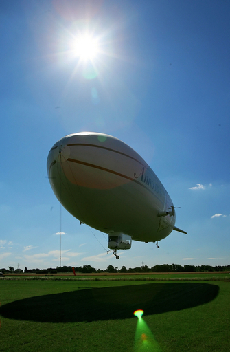 夏の大空にふわり、遊覧飛行船でロンドンめぐり