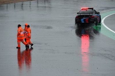英国GPは雨天中止、主催者はシルバーストーンの路面を批判