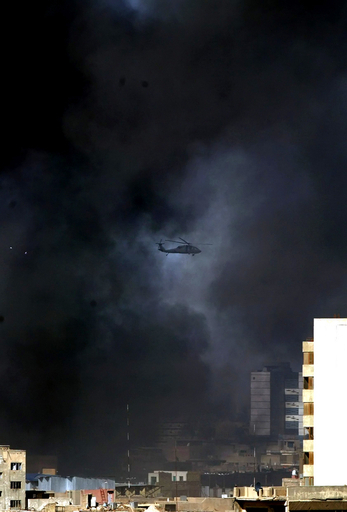 バグダッド中心部で連続爆発、40人以上が死亡 - イラク