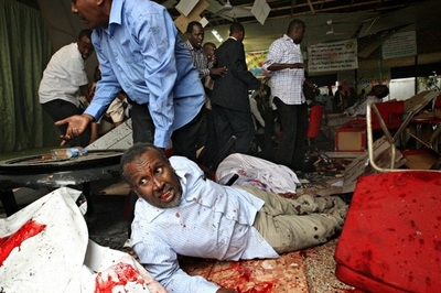 ソマリアで自爆攻撃、閣僚3人含む19人死亡