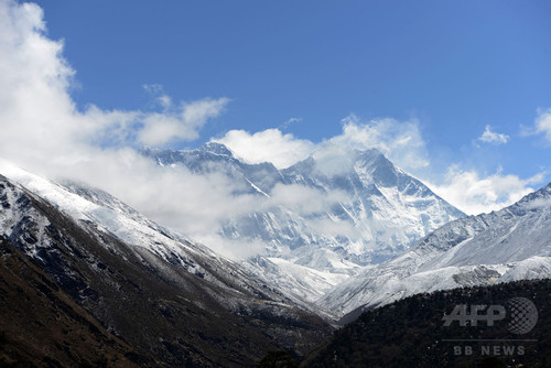 エベレスト、春の登山者数が過去最高を更新 混雑の危険も
