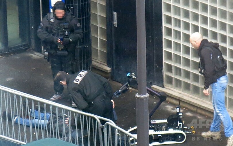 パリ警察襲撃の男、ISに忠誠誓う シリア介入への報復と主張
