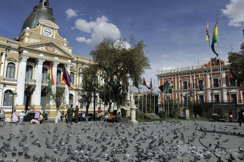 議事堂の時計が「反時計回り」に、南半球の住人に敬意 ボリビア