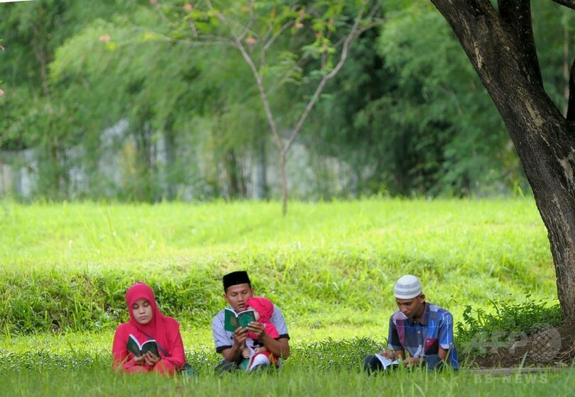 インド洋大津波から12年、犠牲者に祈り インドネシア・アチェ